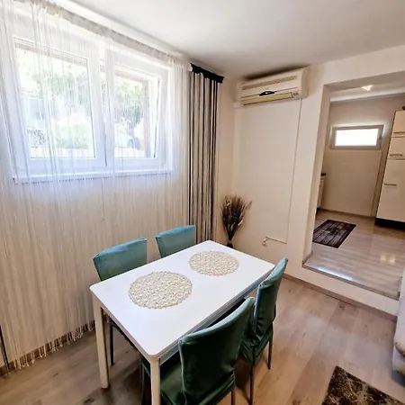 Split Apartment アパート スプリト